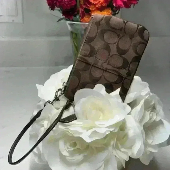 Coach Wristlet Signature Chocolate Brown Jacquard - Picture 1 of 7